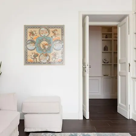 Re-imagined In Historical Building Apartament *